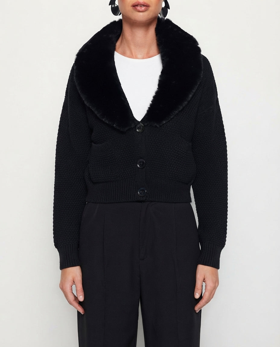 https://www.trendyol-milla.com/trendyolmilla/siyah-crop-kurk-detayli-triko-hirka-twoaw24hi00029-p-650584730?boutiqueId=691807&merchantId=968