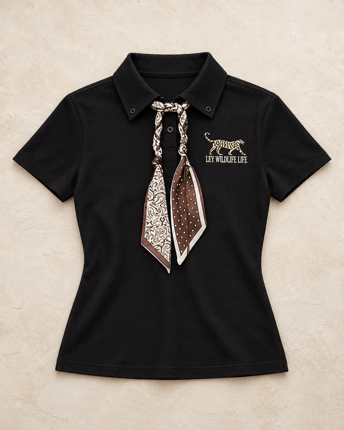 Black short-sleeved T-shirt