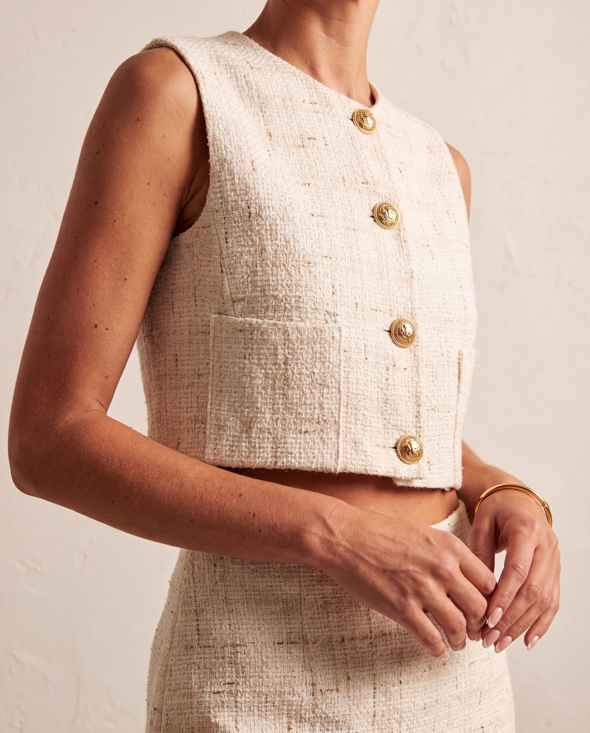 Detailed Off-White Buttoned Vest