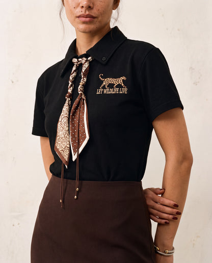 Black short-sleeved T-shirt